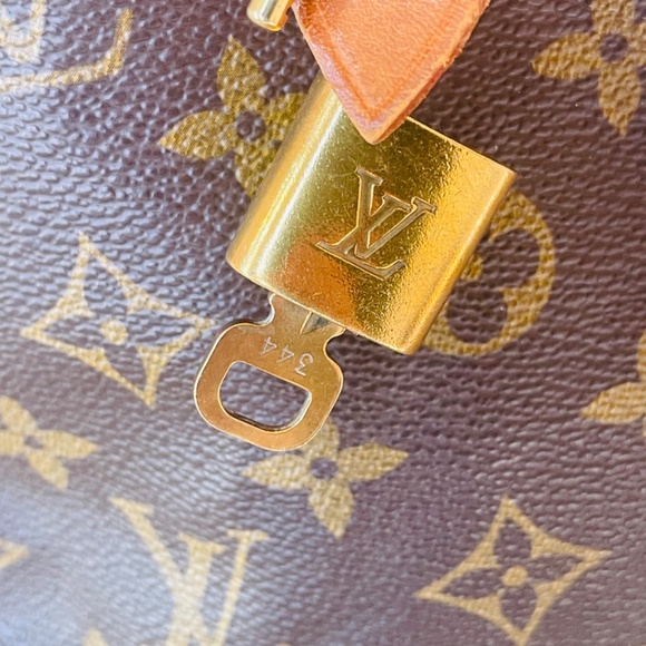 Louis Vuitton Monogram Vintage Speedy 30 w/ LV Lock & Key and Dust Bag - Picture 9 of 16